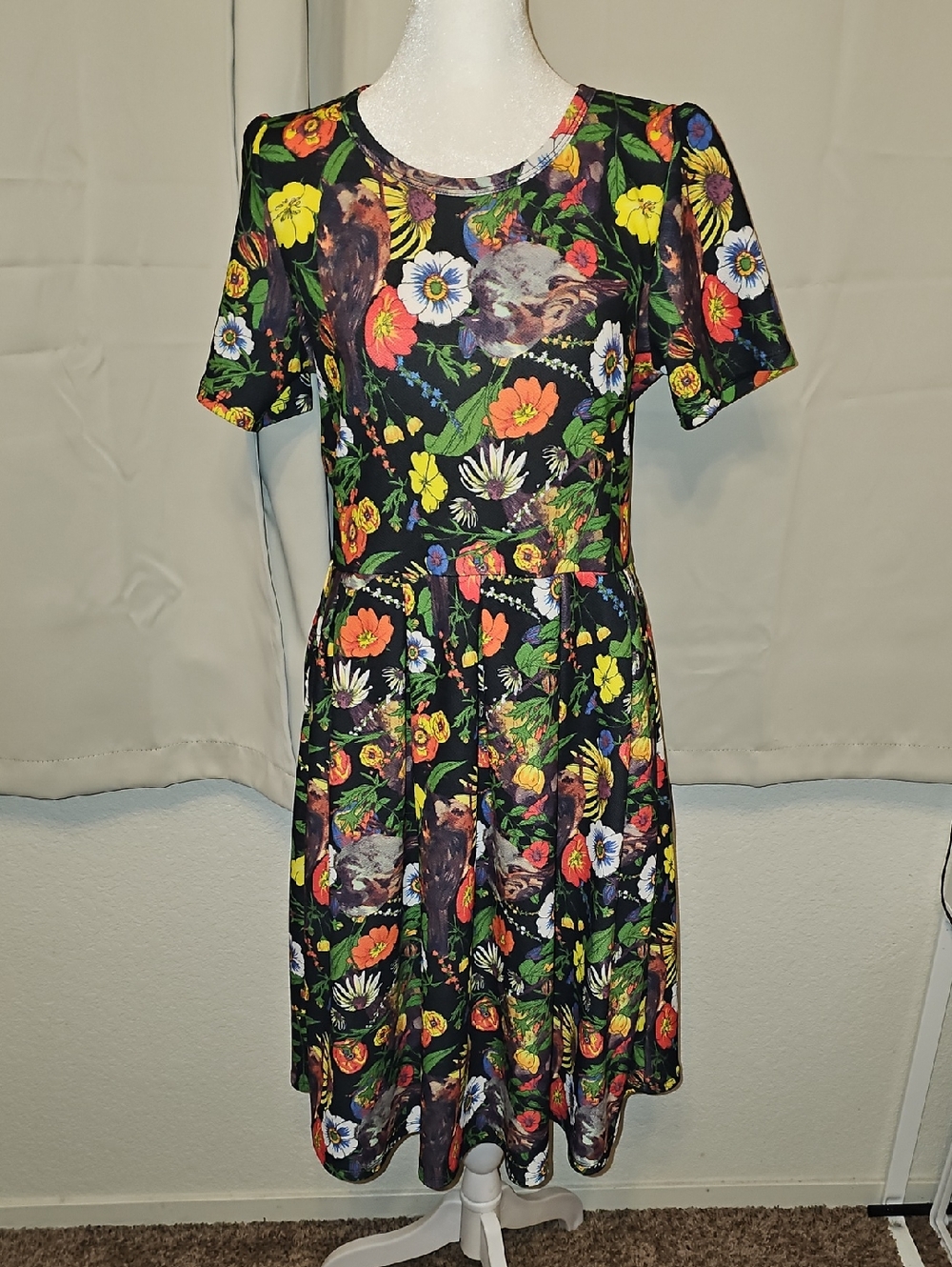 LuLaRoe Black Floral Short Sleeve Fit & Flare Lrg Dress Pockets